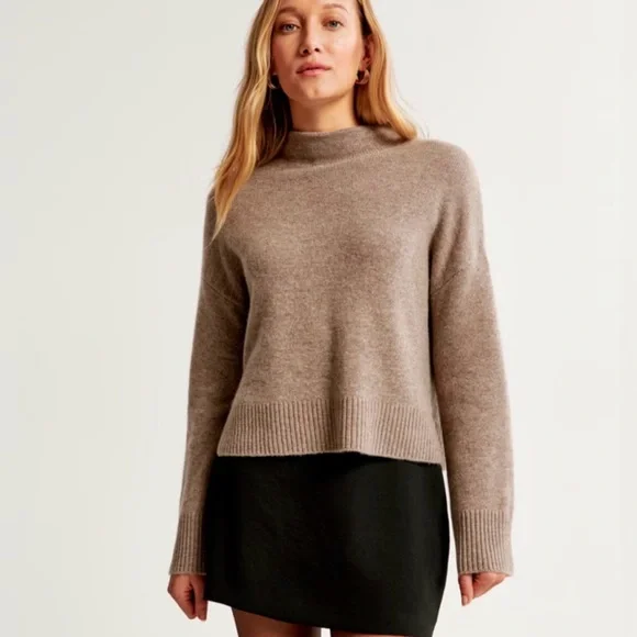 A&F Scarlett Curve Love Mini Skort - Picture 3 of 16